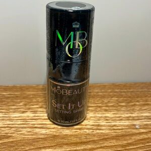 MO BEAUTY Set It Up Setting Spray